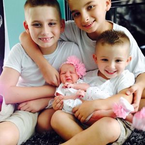 Meet your Posher, Adela